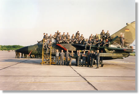 Crews der 322 und 321 mit Kommodore 1995
